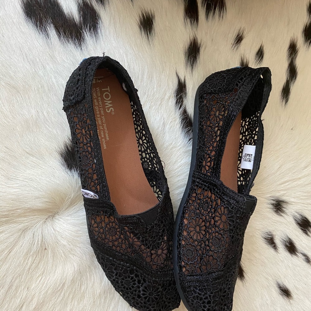 Toms  black lace shoes size 8